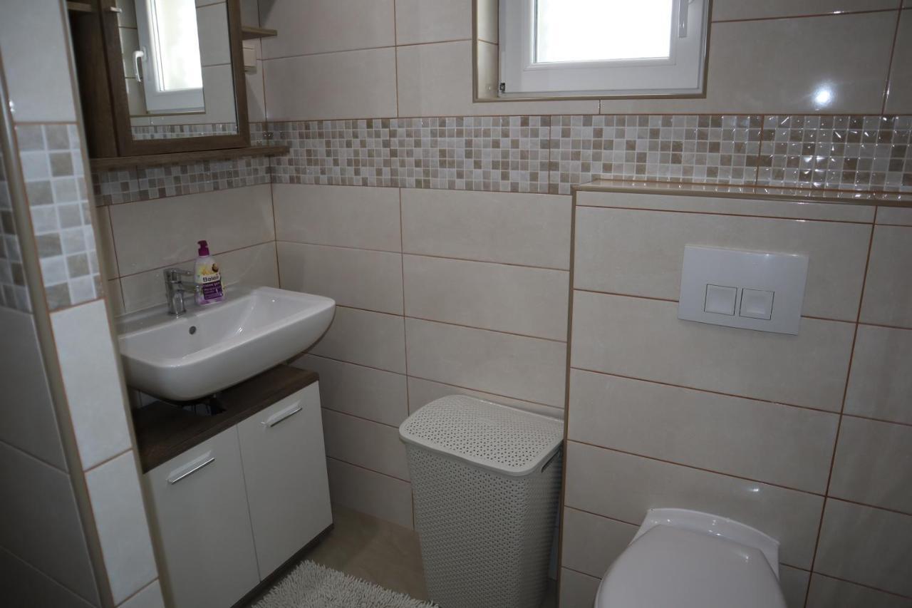 Apartmani Sanja Vir Eksteriør billede
